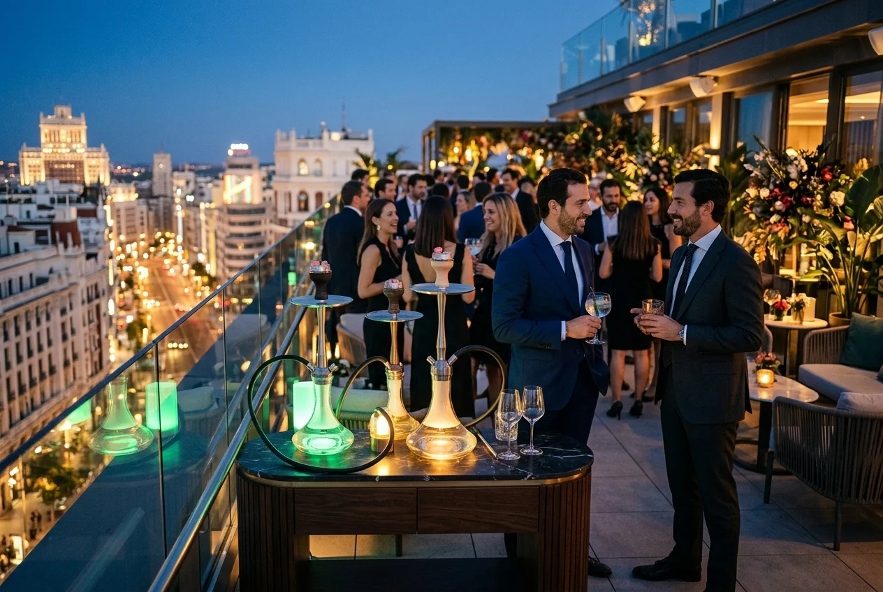 Lounge de shishas de lujo para networking y gala corporativa de empresa en una terraza de Madrid